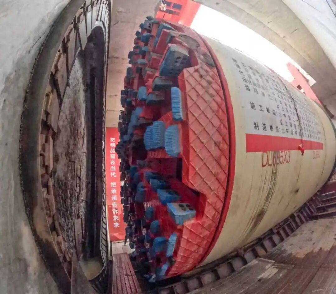 东方枢纽上海东站站场区地下捷运工程盾构始发
