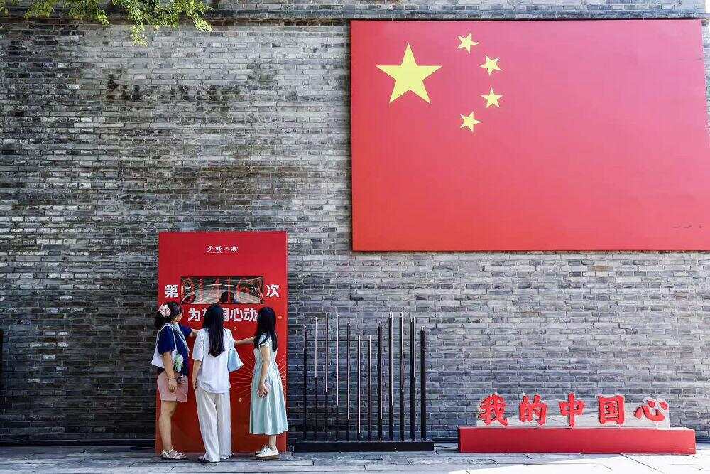 五湖四海、大江南北，最爱的这抹中国红！