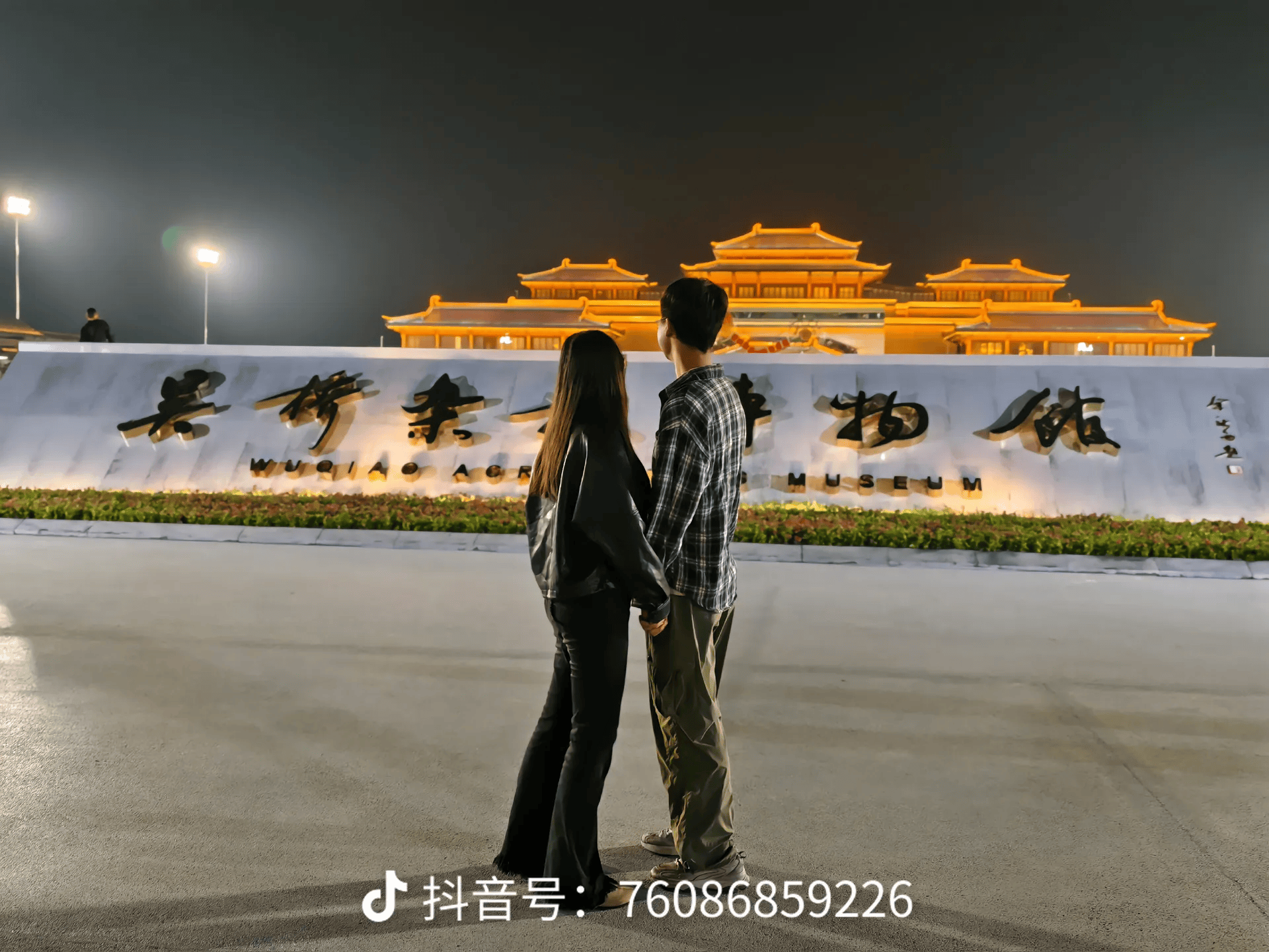 庞众望回应女友发布“结婚登记照”：两人拍着玩的，还没确定领证结婚的时间