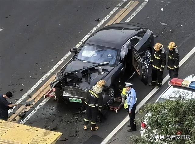 北京交警通报：陈某负事故全责；陈震发文回应