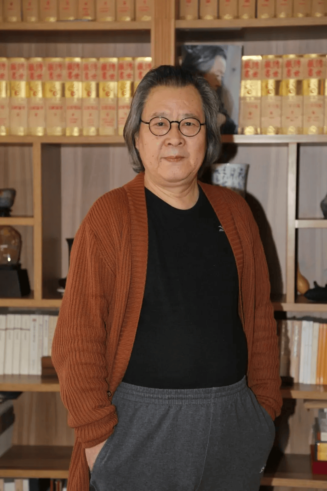 胡石别署龙溪山人,1957年生,右军故里人