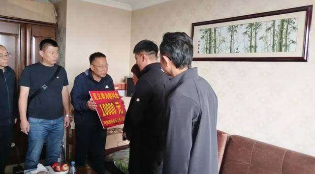 离退休只差23天！为救落水父子，60岁黄启东不幸溺亡