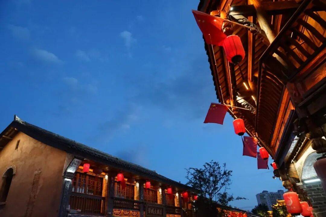 月满华诞，双节同辉