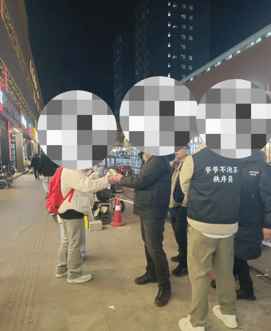 “特殊服务”惹争议，蜜雪冰城又被审判了！