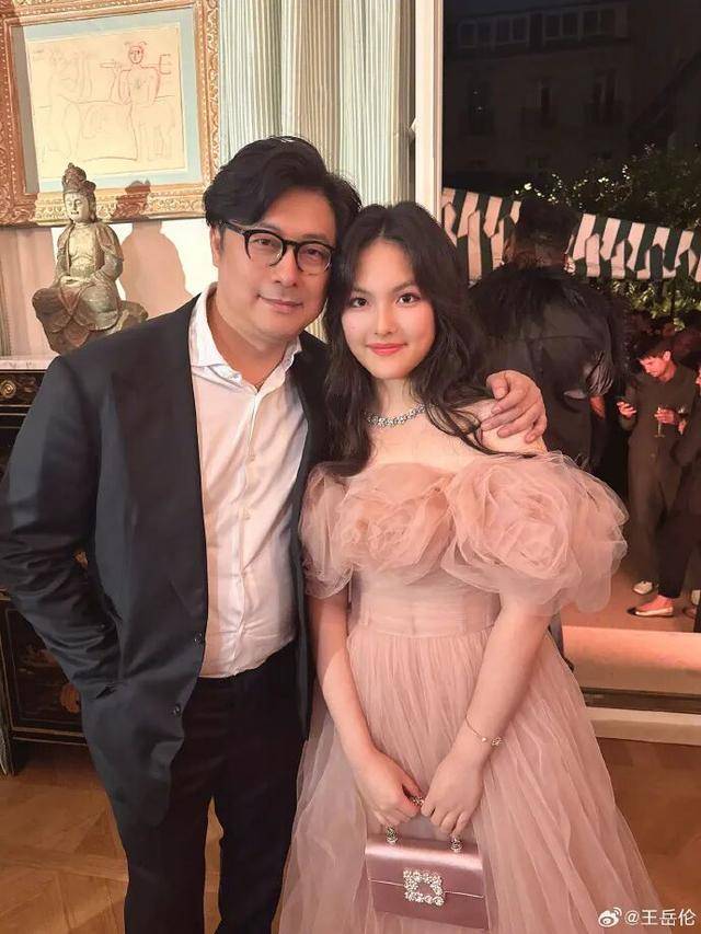 王诗龄获绘画大赛金奖，李湘王岳伦发文祝贺
