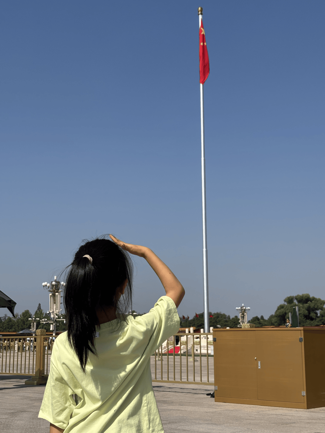 看看有没有你!"向国旗敬礼"精彩照片展播