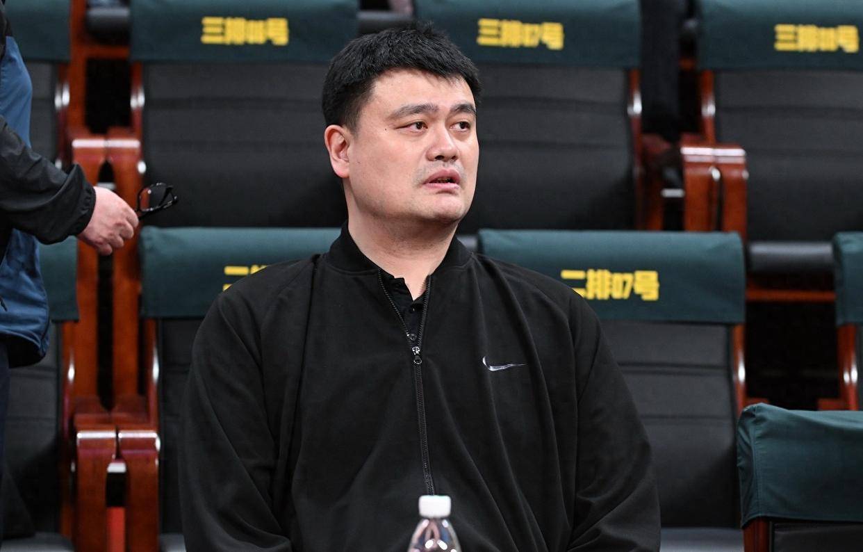 亿万富豪姚明公开讨NBA养老金：每月仅1838美元，称“零花钱”