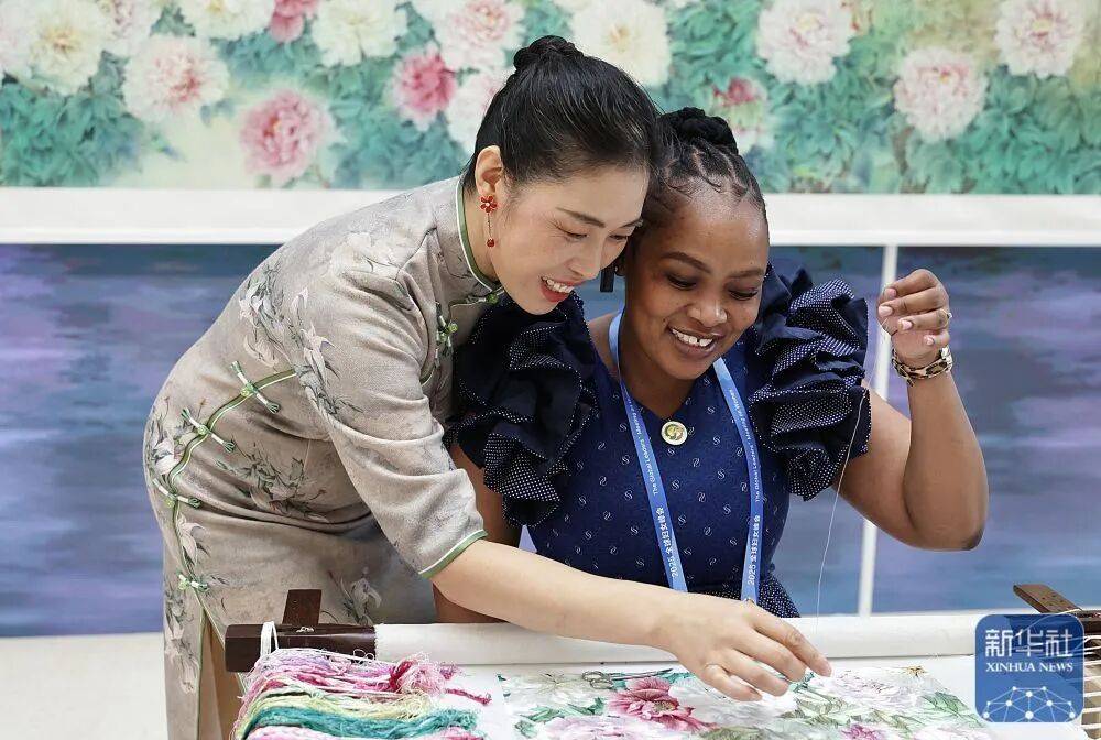 “数智赋能妇女和女童成果展”在京开展