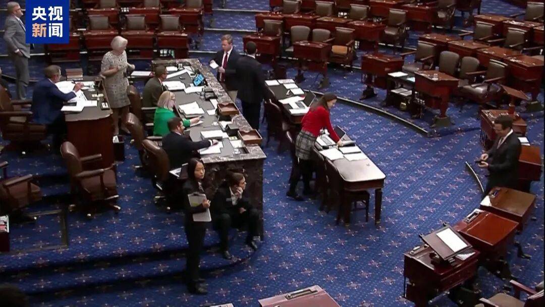 51:44，共和党临时拨款法案未能获得推进！政府“停摆”已两周，美国用80亿美元研发经费发军饷，关键数据推迟发布，金价继续涨