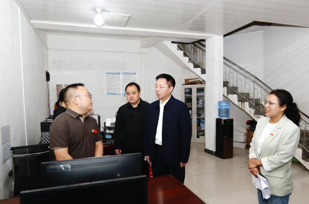 李建在榕江县调研