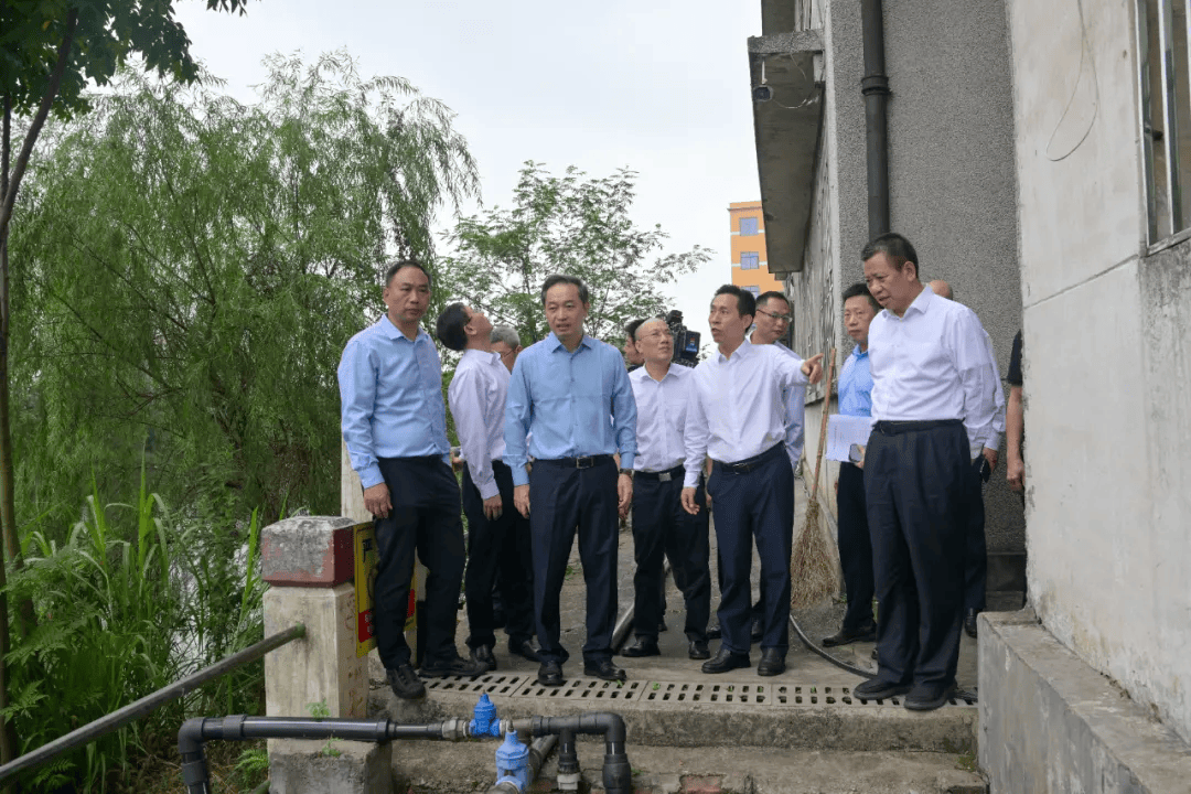 省委书记暗访后，市委书记赴现场办公