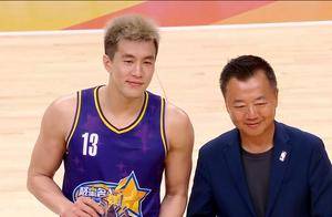 名人赛：郭艾伦43分MVP名人队险胜聚星队 任嘉伦获奖王俊凯表演