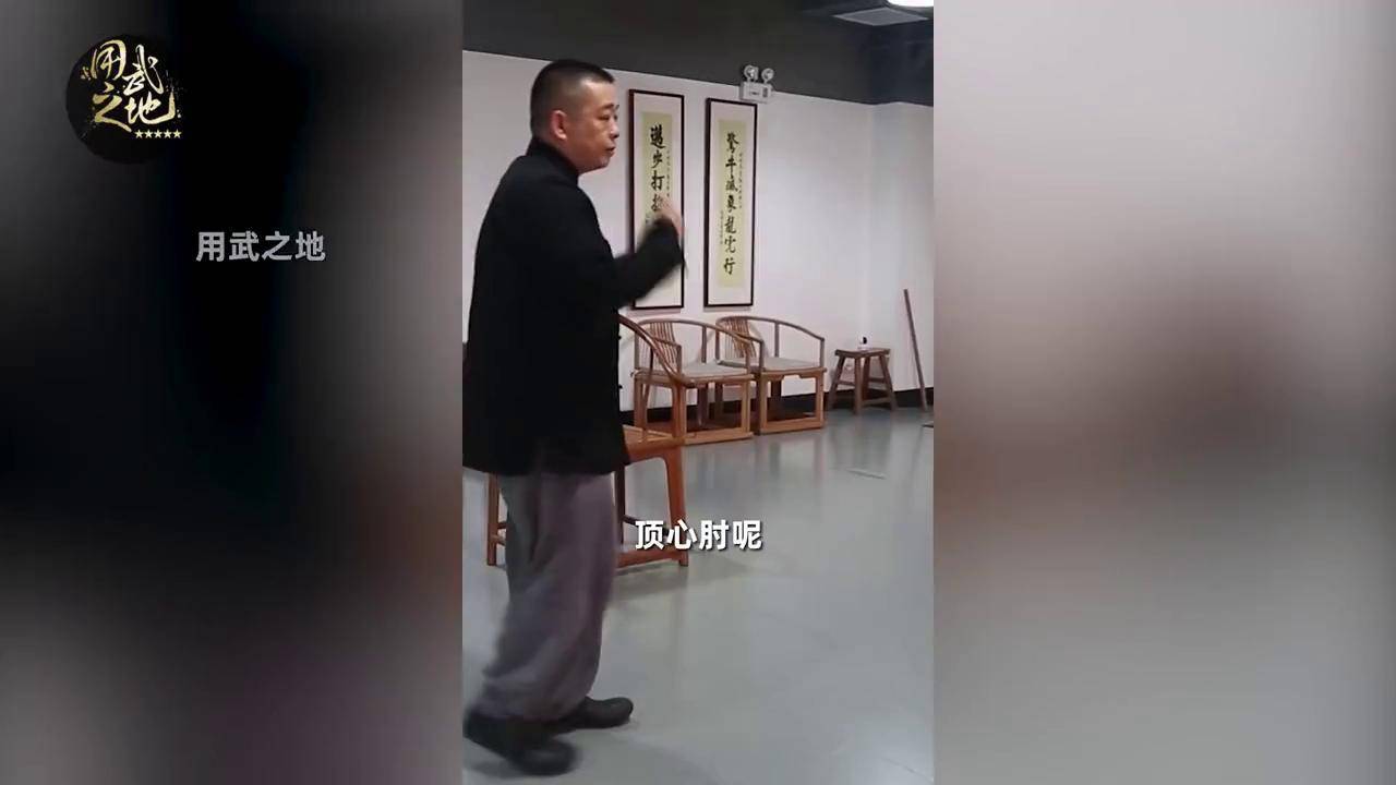 顶心肘这样用比把人打飞还狠