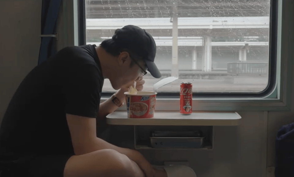 负债1亿的王自如因限高坐绿皮火车出差，称现在第一目标是还钱，已官宣入职雷鸟创新