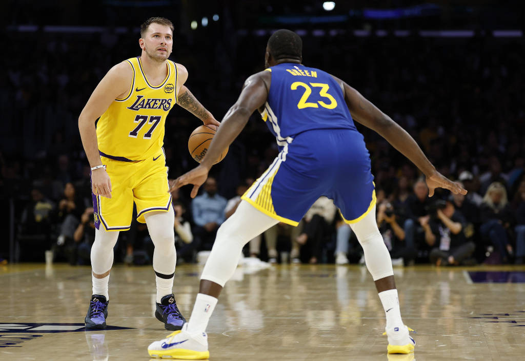 NBA各队为何要对勇士心存忌惮？首秀开门红就是答案