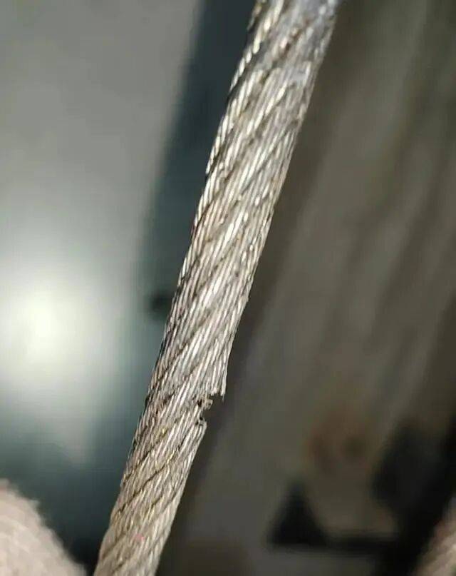 小区23部电梯的钢绳遭人为切割！警方通报：毛某某(男，37岁)、高某某(女，37岁)已被刑拘