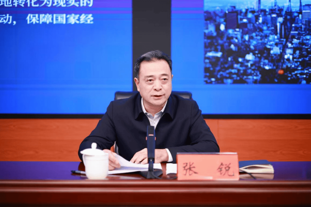 培训中,张锐深入阐述了推动科技创新和产业创新融合发展的重大意义