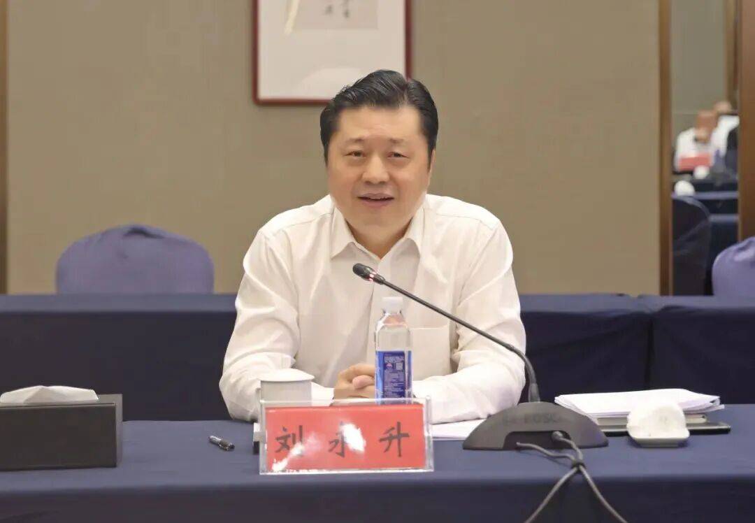 省国资委党委书记、主任刘永升到茅台集团调研 省国资委党委书记、主任刘永升到茅台集团调研