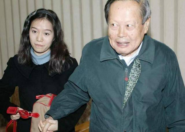 原创             装不下去了？杨振宁去世才6天，恶心的事就发生了，结局大快人心