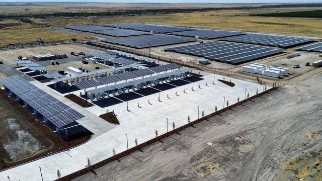 电厂 | 马斯克用三项业务，回应特斯拉被追问的未来