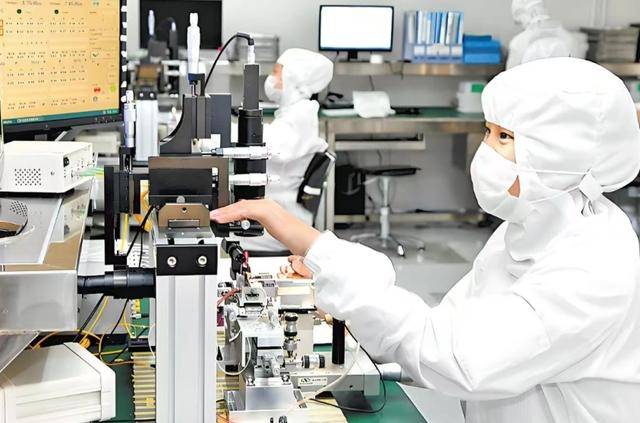 原创             光刻机工厂是由杨振宁101岁高龄主导布局,曾极力反对建造对撞机