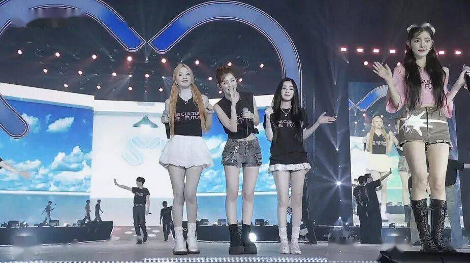 知名女团爱豆“个子小巧”引热议:宛若精灵下凡,可爱度爆表 插图3 知名女团爱豆“个子小巧”引热议:宛若精灵下凡,可爱度爆表 插图3