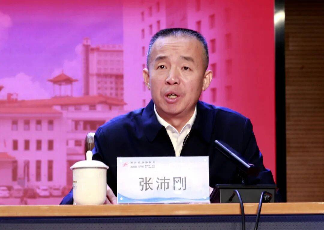 仪式由山西省汾阳医院党委副书记,院长张耀武主持.揭牌仪式左右