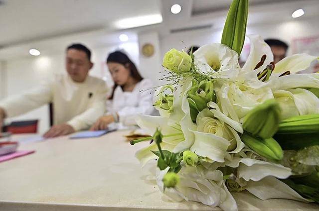 31省份婚姻数据公布:结婚人数现历史新低,哪些仍是结婚大省?