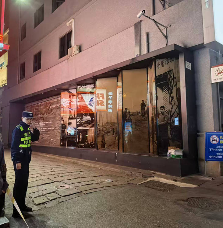 长沙潮宗街墙体垮塌附近商户发声：事发前涉事店铺装修打洞曾引发邻居投诉