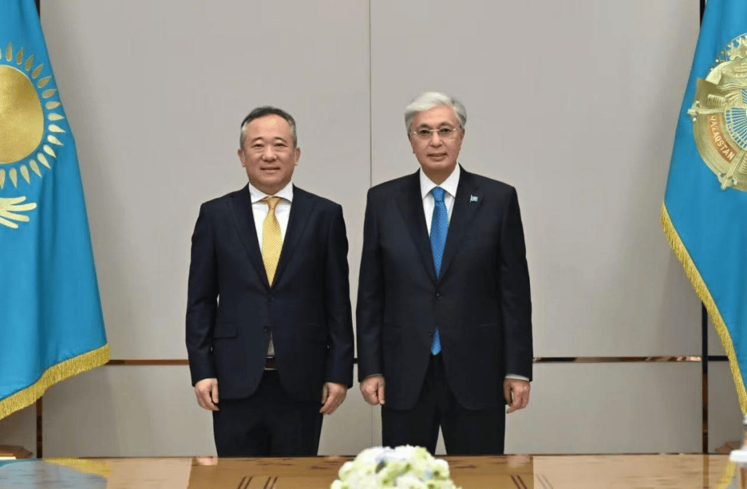 哈萨克斯坦总统托卡耶夫会见北京语言大学校长段鹏