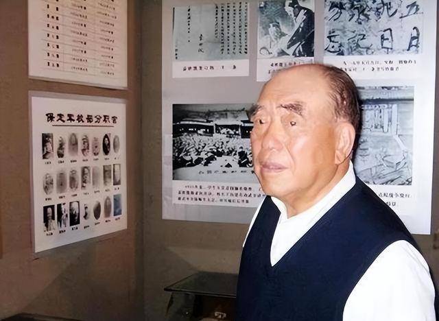 郝柏村是国民党那边的一个老将,生于1919年江苏盐城,早年进黄埔军校第