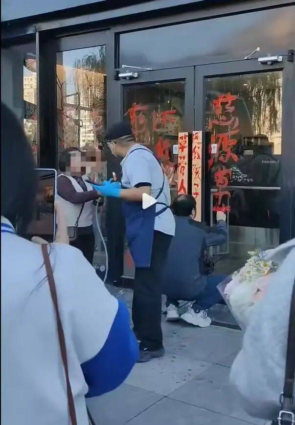 警方回应陕西延安一瑞幸门店店员团建饮酒过量送医：正在调查