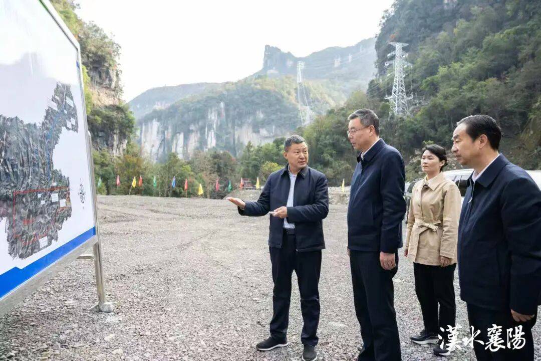 吴海涛到保康县宣讲党的二十届四中全会精神并开展调研 加快经济社会