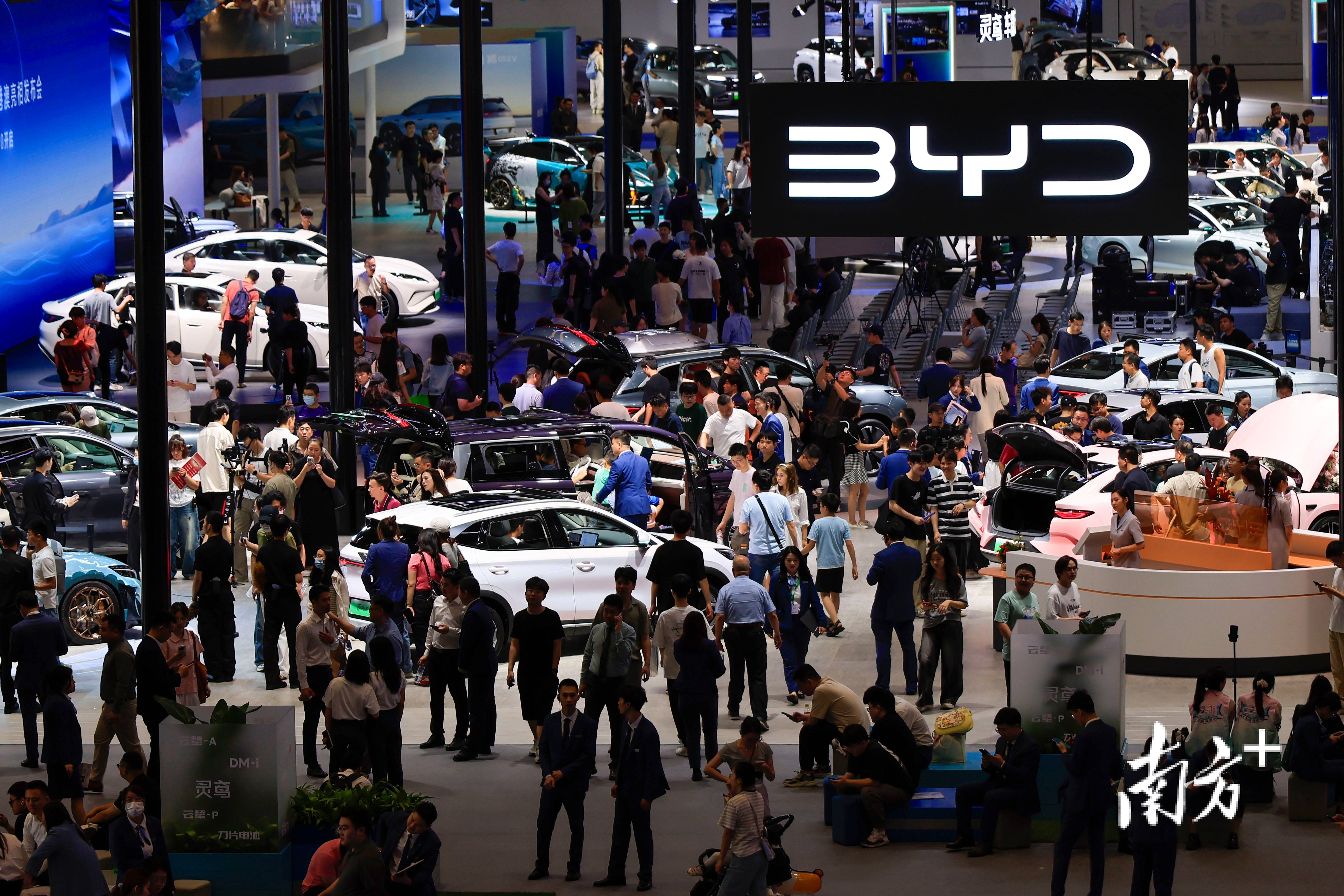 比亚迪断层领跑、零跑月销破7万，新能源“银十”创新高