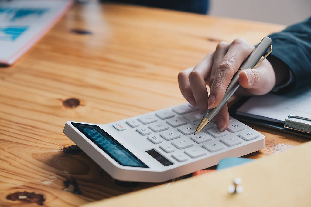 东方甄选股价跌超6%,俞敏洪确认前CEO孙东旭离职