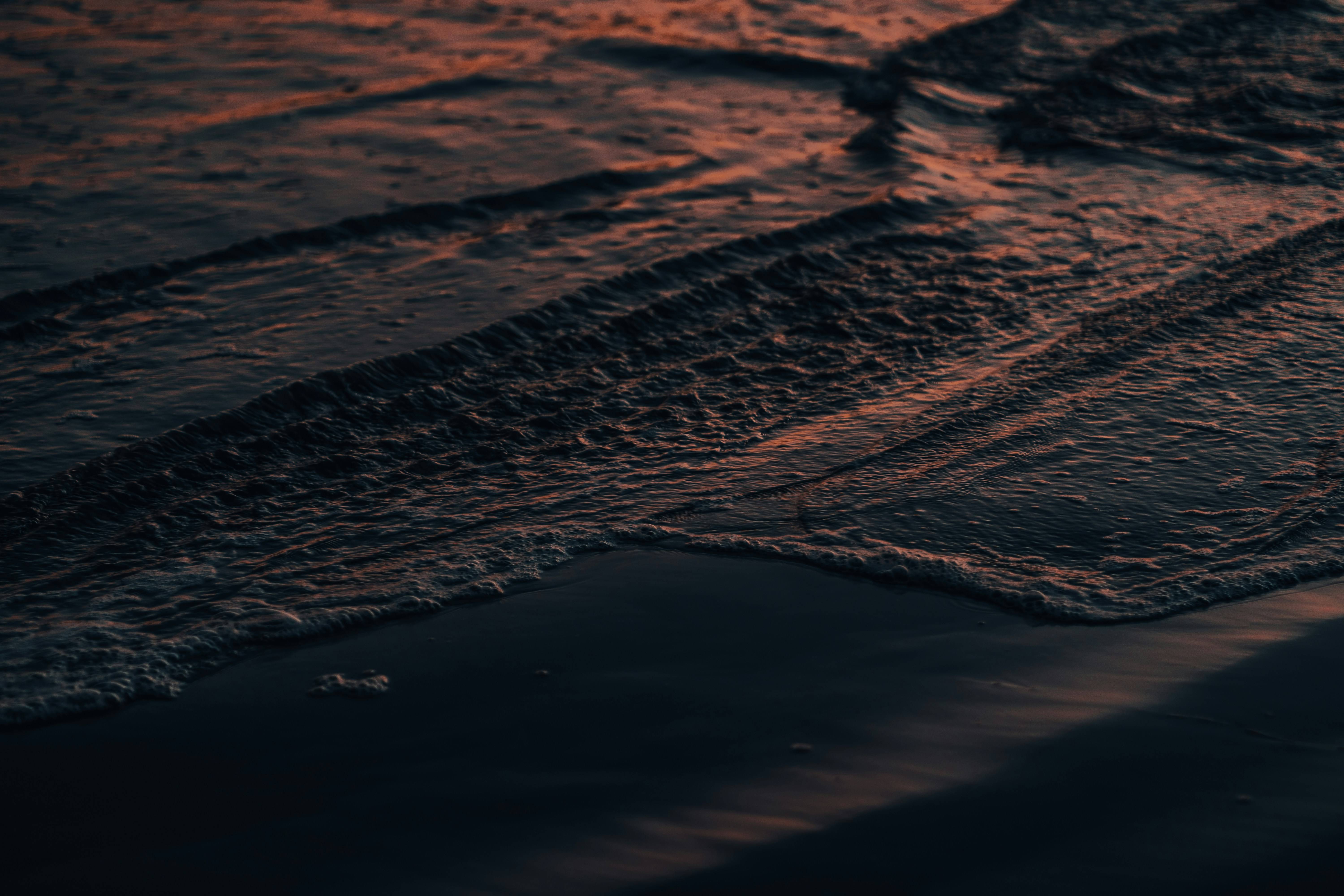 健身器材的演变：从古代石头到现代科技，如何助力减肥增肌？