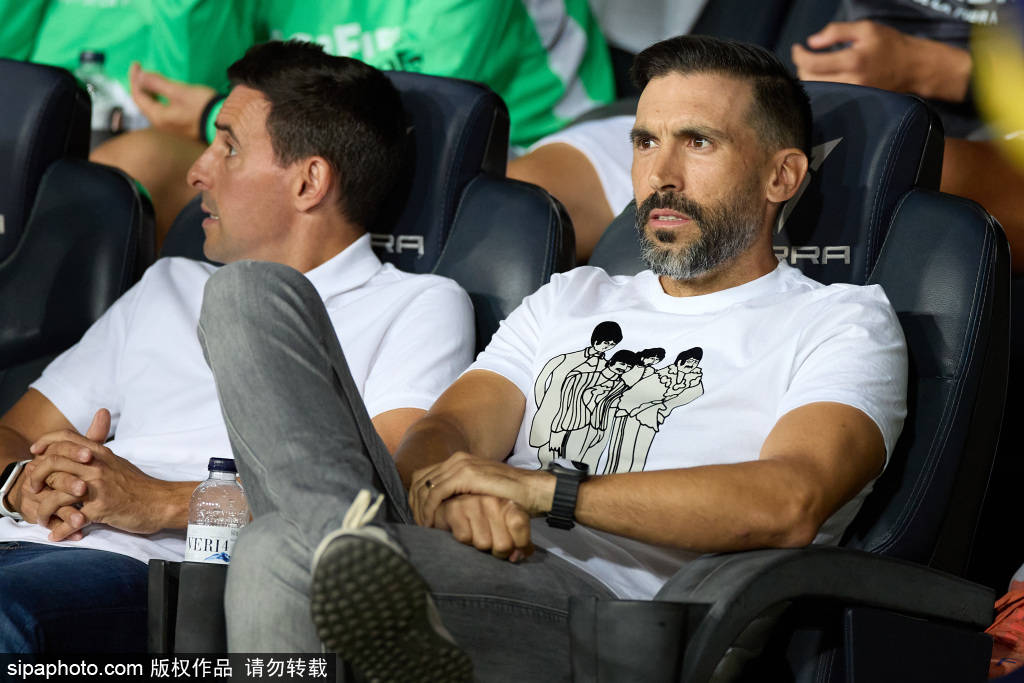 巴萨临时主帅首秀奇迹!球员感人举动曝光,74