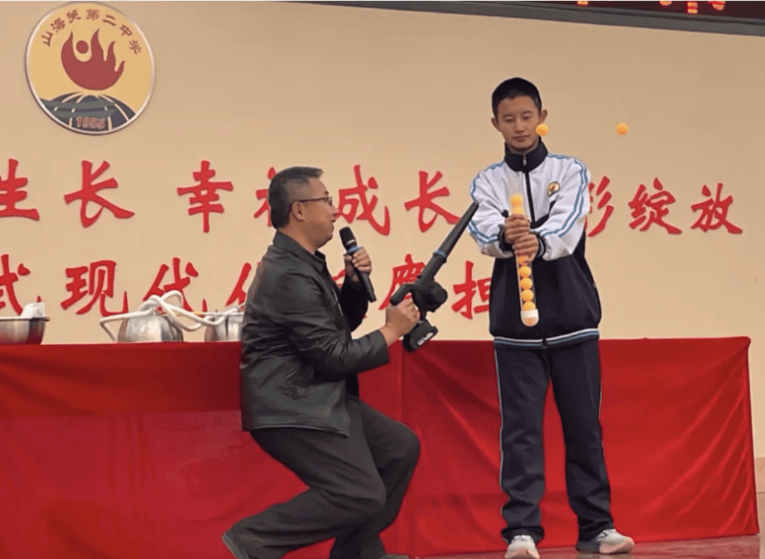 山海关第二中学开展首届科技教育节暨科技创新