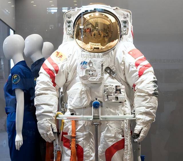 原创 刚刚!神舟二十号三名航天员顺利出舱,还带回120公斤宝物?