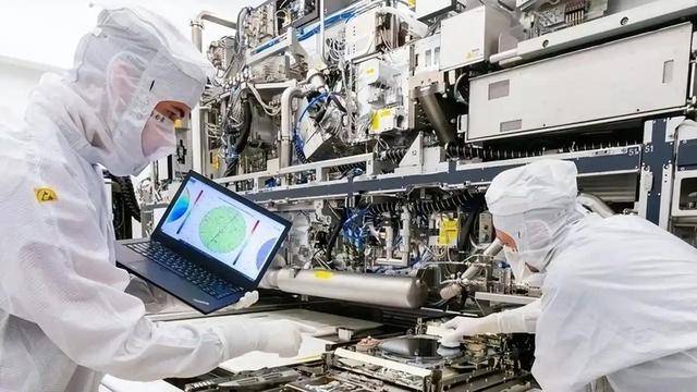 原创             为何俄罗斯不担心芯片、光刻机断供？除了中国，其他国家都不担心