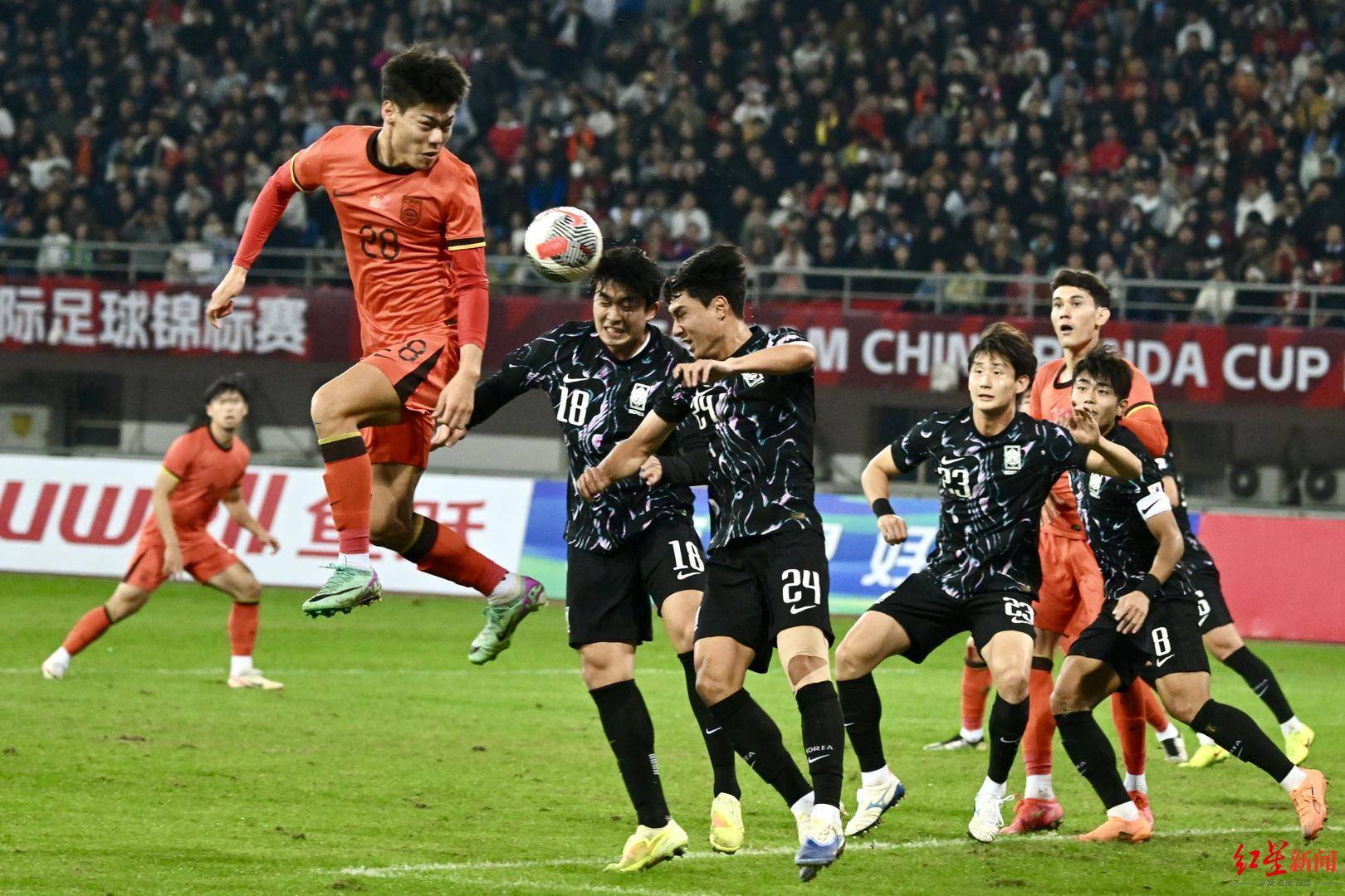 中国U22队2-0战胜韩国队!邵佳一连场督战,徐正源现身