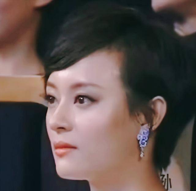 宋佳获金鸡影后遭质疑,张艺谋说出得奖原因,央媒力挺祝贺!