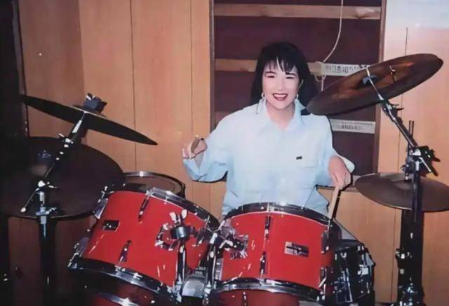 深挖 | 骑摩托、玩摇滚、猜拳赢了让老公跟自己姓……高市早苗,要多野有多野!