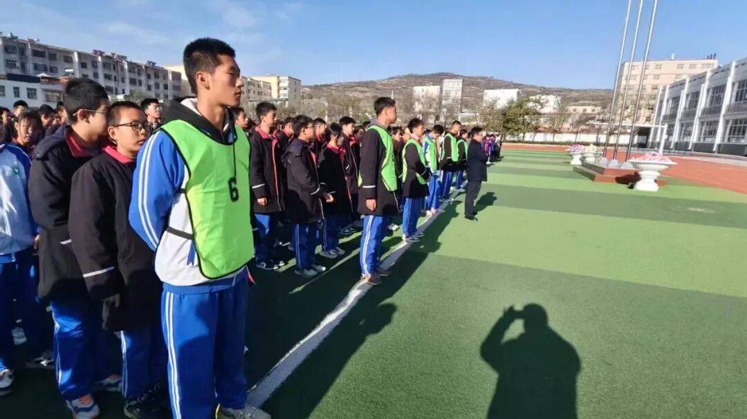 庄浪三中开展国防教育专题讲座活动