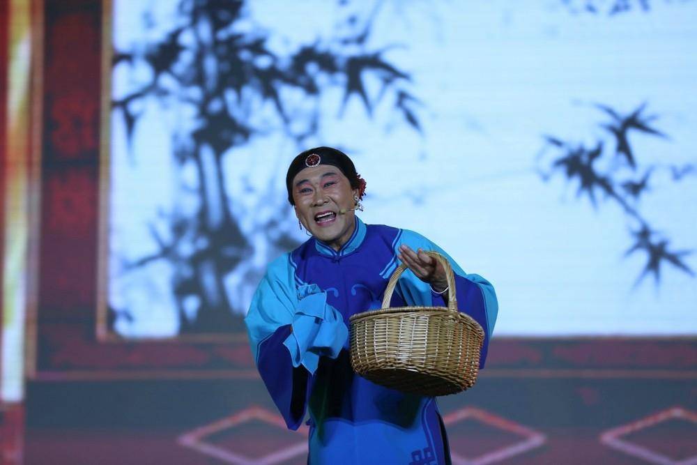 北疆观察|浅谈内蒙古西部曲艺呱嘴_表演_形式_二人台