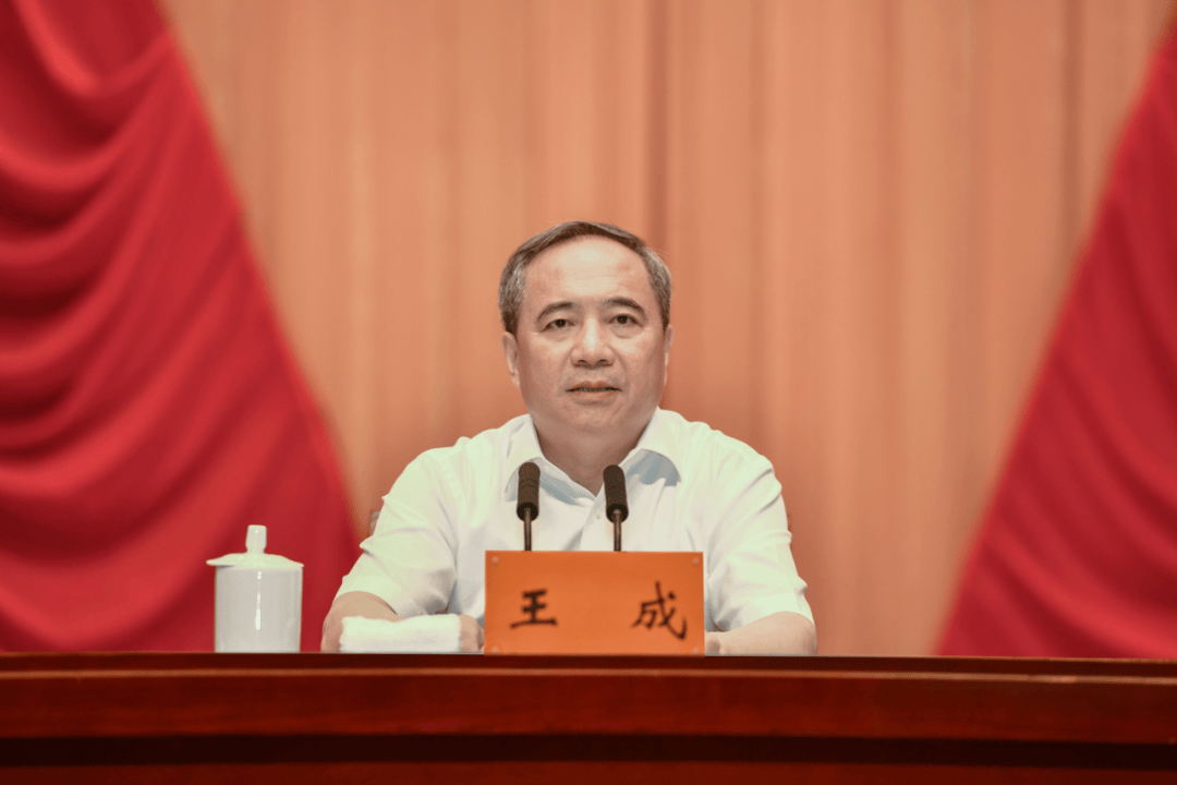 山西朔州人,曾任山西省副省长,湖南省委常委,组织部部长,浙江省委常委