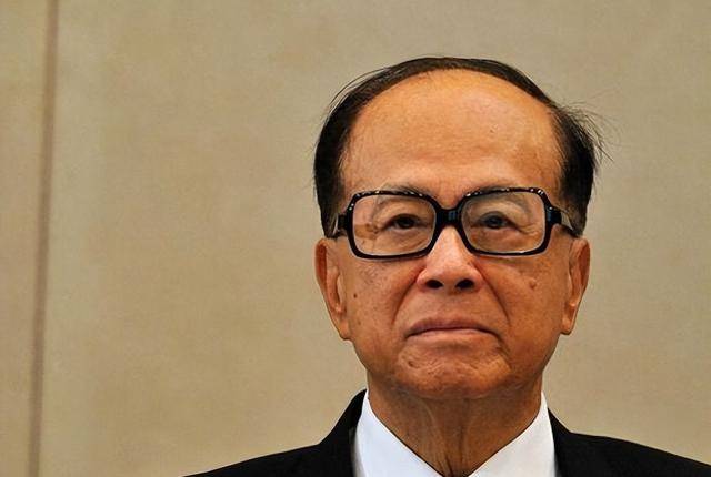 2909亿身家有何用？97岁的李嘉诚无力回天，两个60岁儿子已成心病