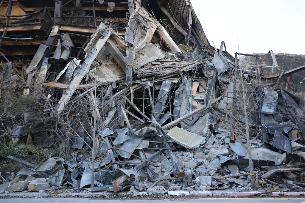 第1现场｜亚洲规模最大时尚物流中心火灾烧了60小时