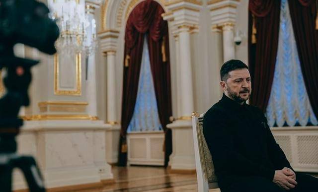 泽连斯基承认“艰难时刻”：他再不选择妥协，只能被特朗普清算