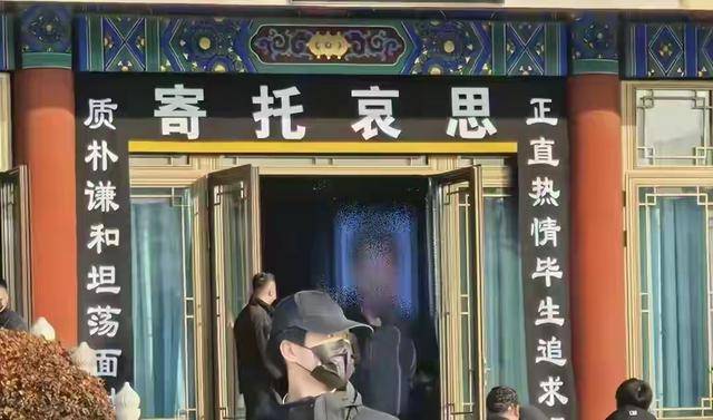 唐嫣现身公公追悼会！夫妻俩站门口迎宾，罗晋经纪人曝照粉碎婚变